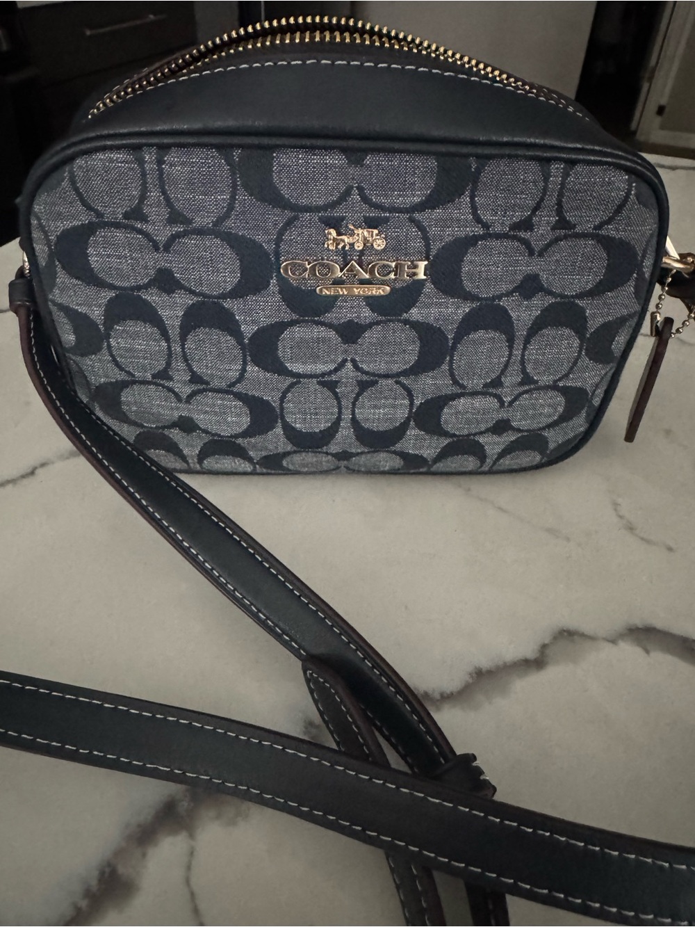 COACH MINI JAMIE CAMERA BAG IN SIGNATURE CHAMBRAY